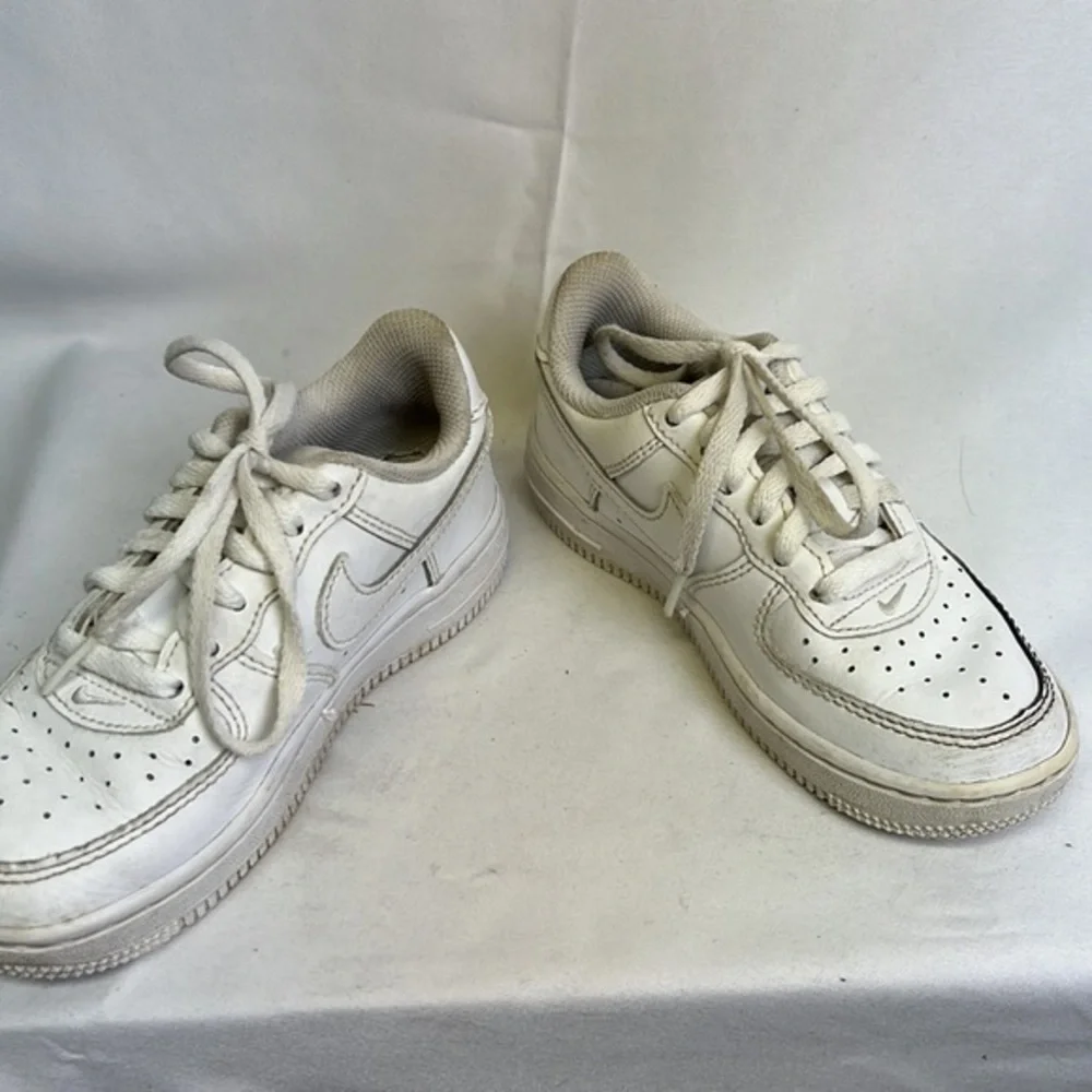 Nike Air Force 1 White Low Leather Sneakers Boy's or‎ Girl's Size 11
